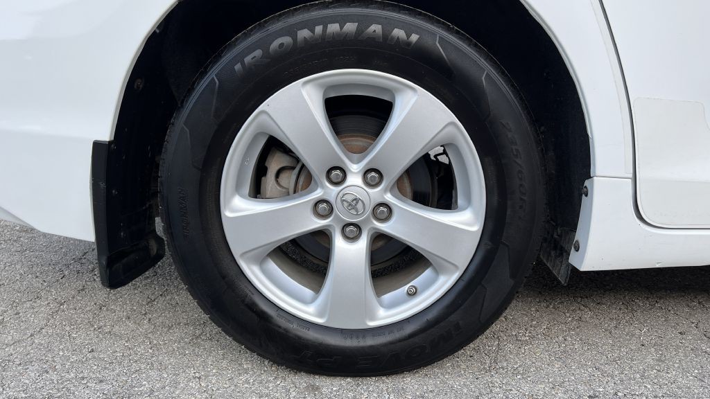 2015 Toyota Sienna Image 10