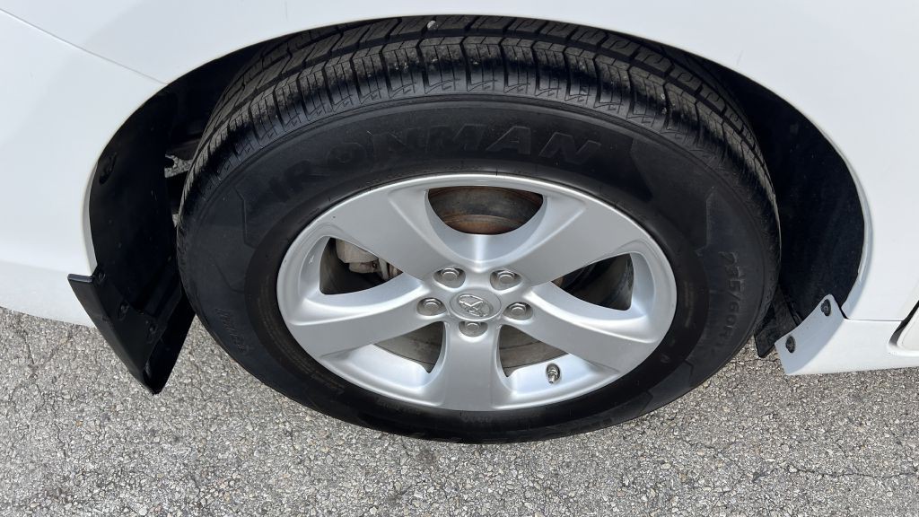 2015 Toyota Sienna Image 11