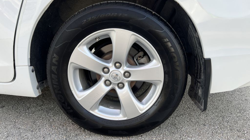 2015 Toyota Sienna Image 12