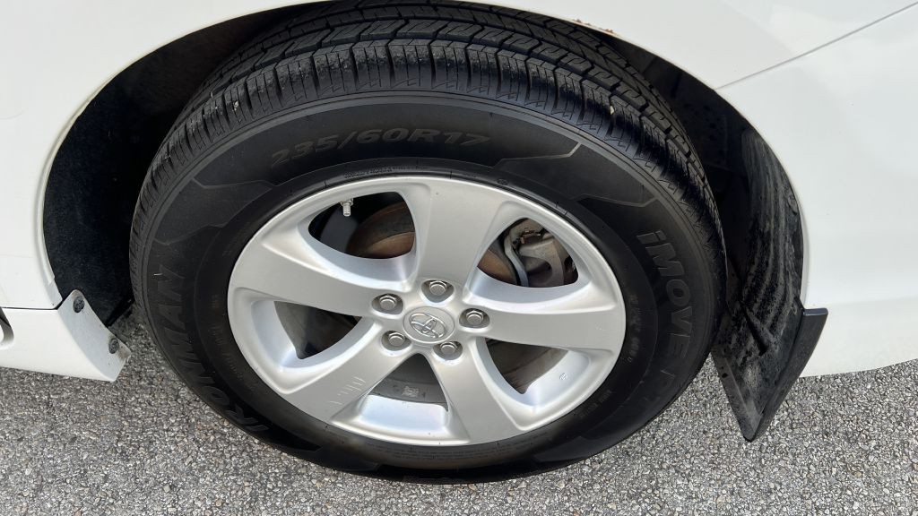 2015 Toyota Sienna Image 13