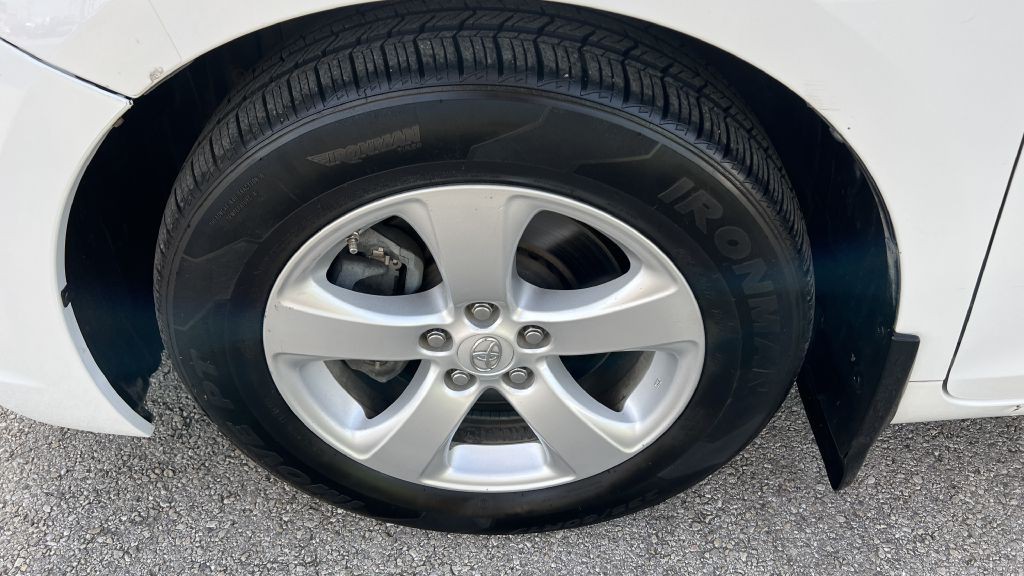 2015 Toyota Sienna Image 15
