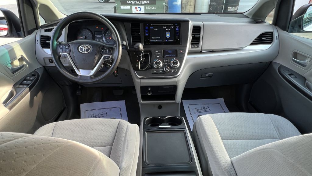 2015 Toyota Sienna Image 26