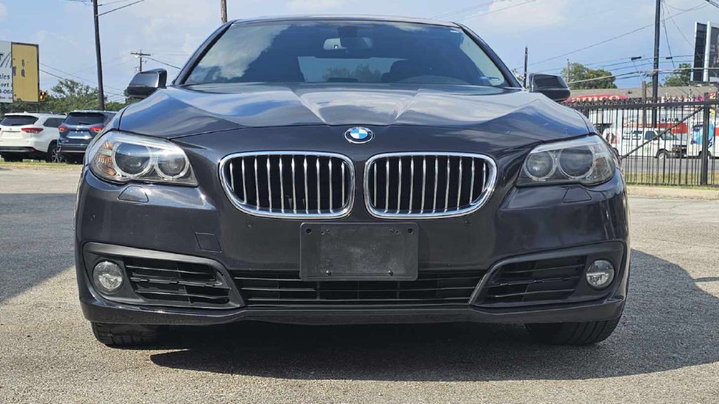 2015 BMW 5 Series Image 9