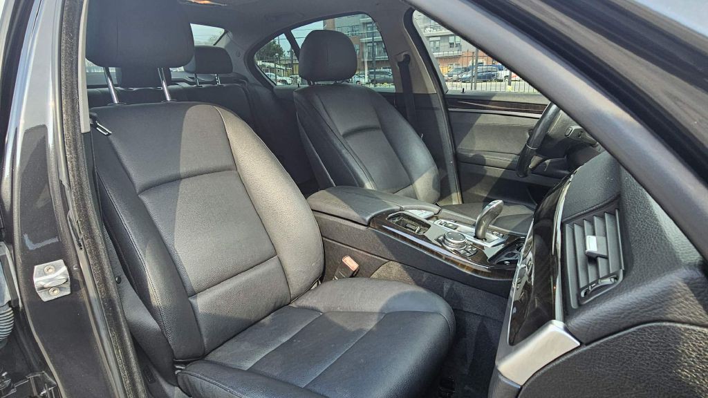 2015 BMW 5 Series Image 21
