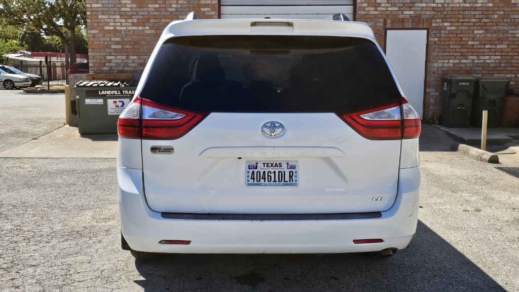 2015 Toyota Sienna Image 6