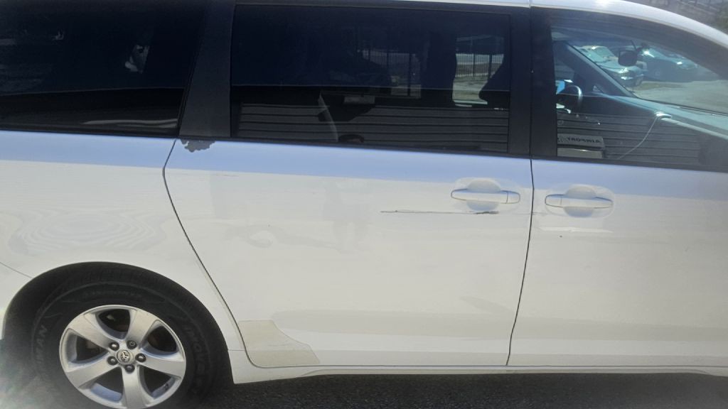 2015 Toyota Sienna Image 32