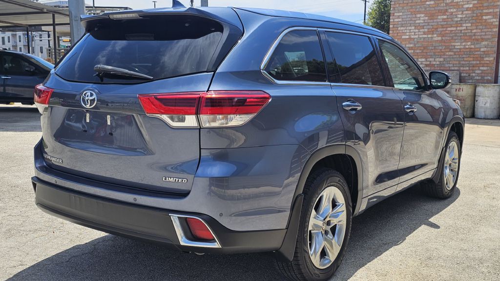 2019 Toyota Highlander Image 2