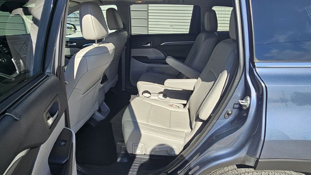 2019 Toyota Highlander Image 12