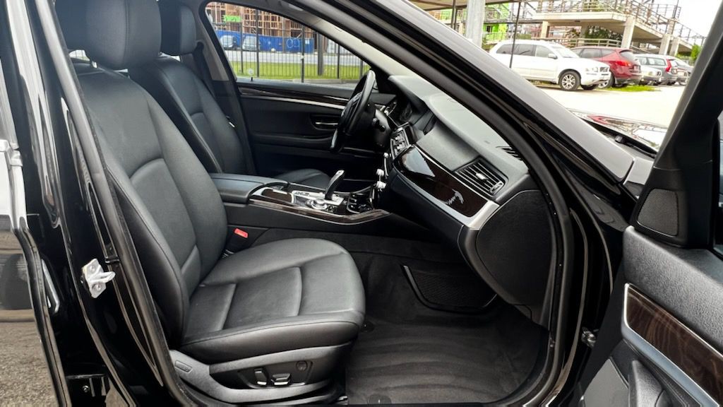 2013 BMW 5 Series Image 14