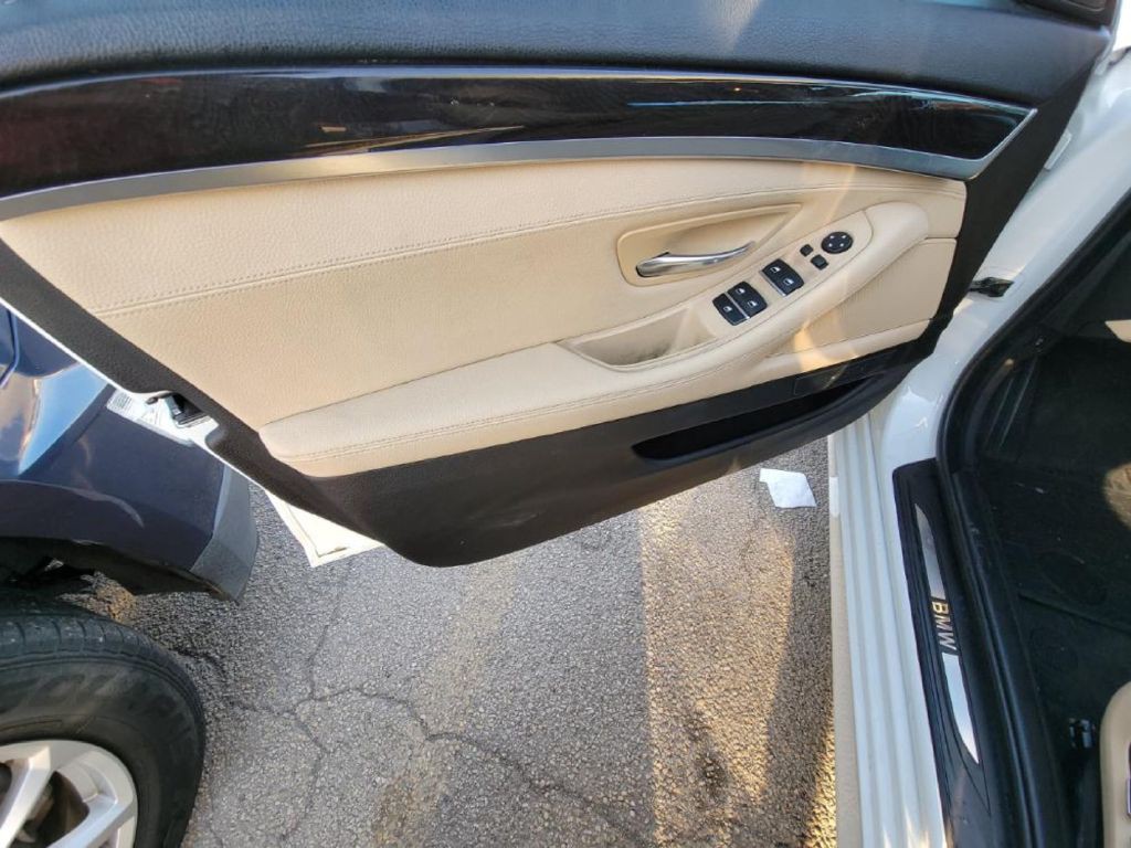 2016 BMW 5 Series Image 9