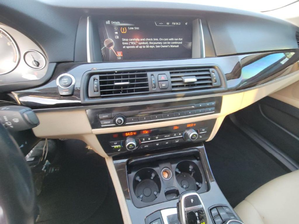 2016 BMW 5 Series Image 11