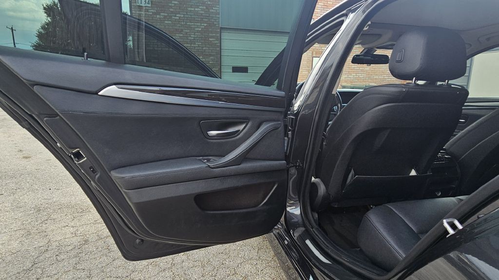 2015 BMW 5 Series Image 11