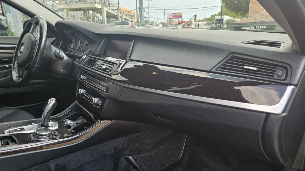 2015 BMW 5 Series Image 17