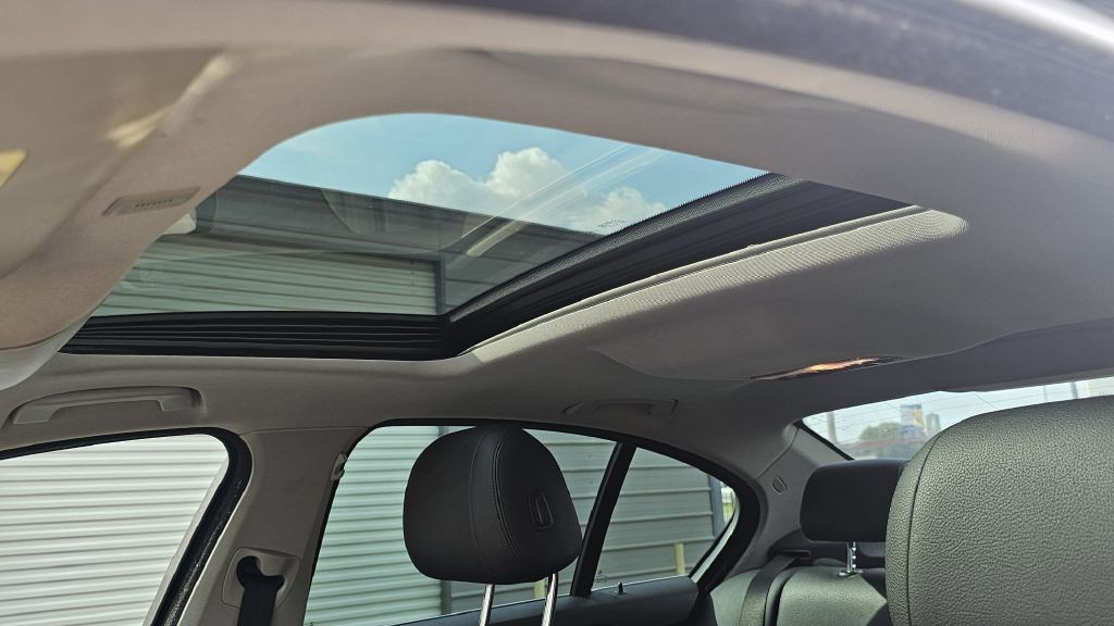 2015 BMW 5 Series Image 23