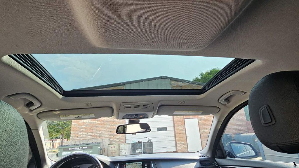 2015 BMW 5 Series Image 24