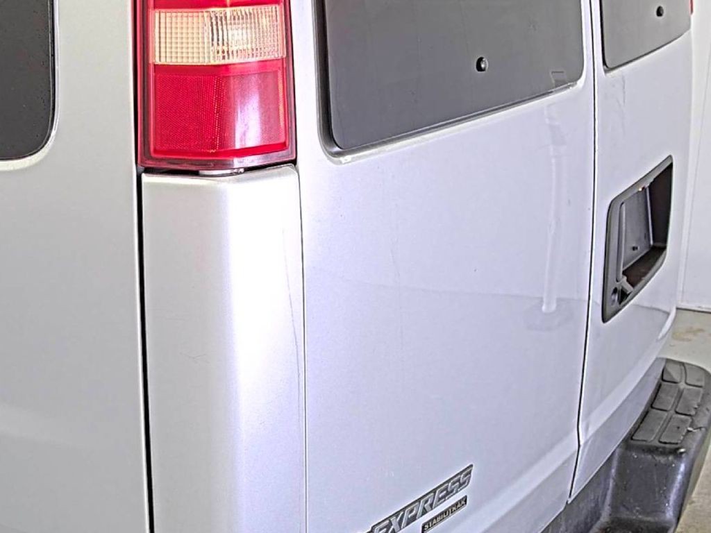 2014 Chevrolet Express Image 9
