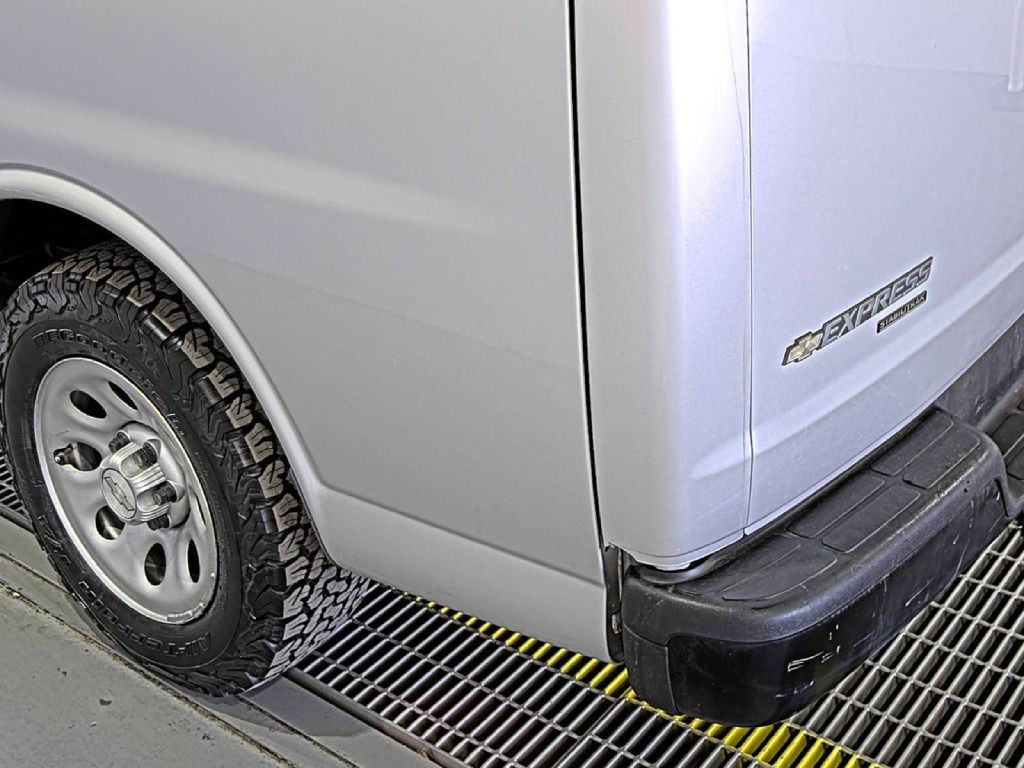 2014 Chevrolet Express Image 10