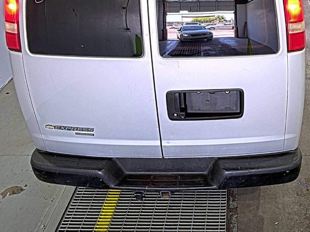 2014 Chevrolet Express Image 12
