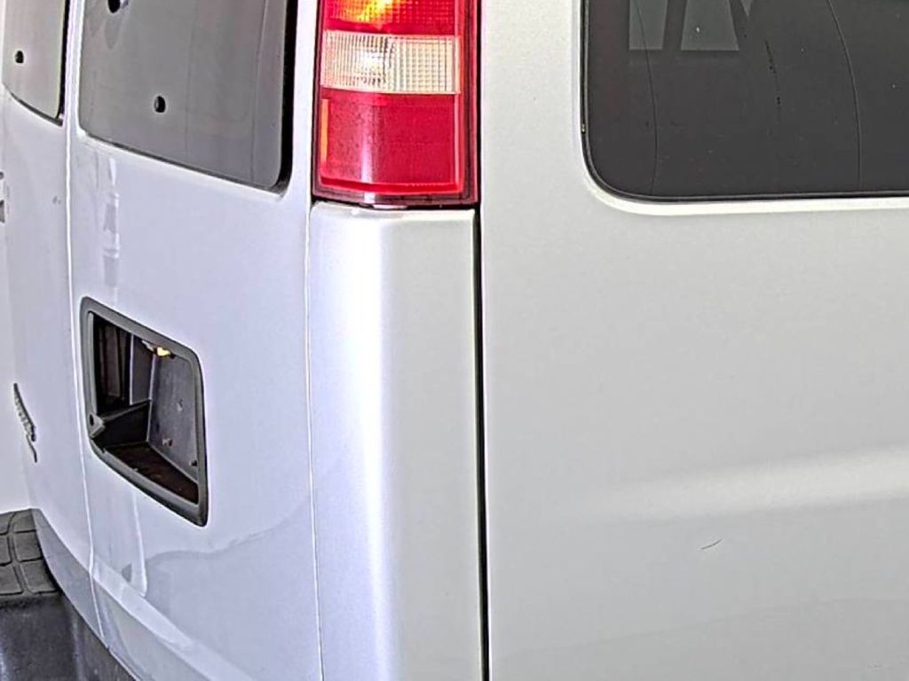 2014 Chevrolet Express Image 15