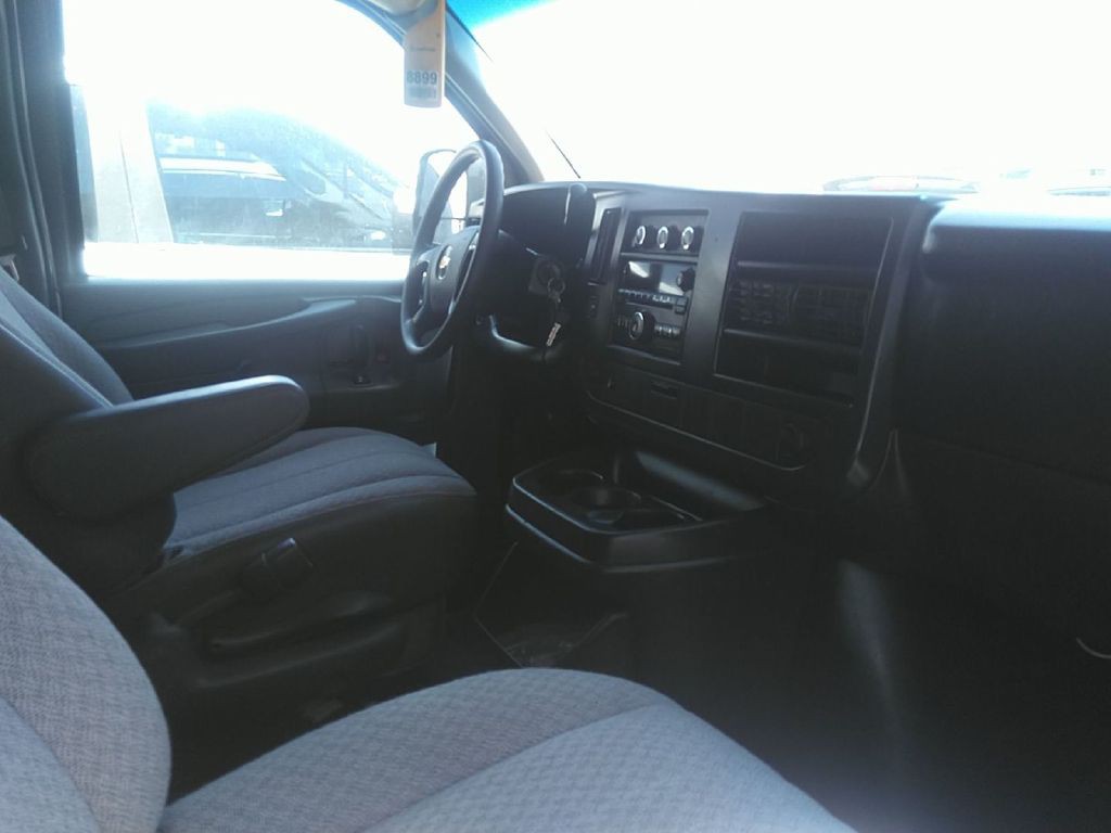 2014 Chevrolet Express Image 17