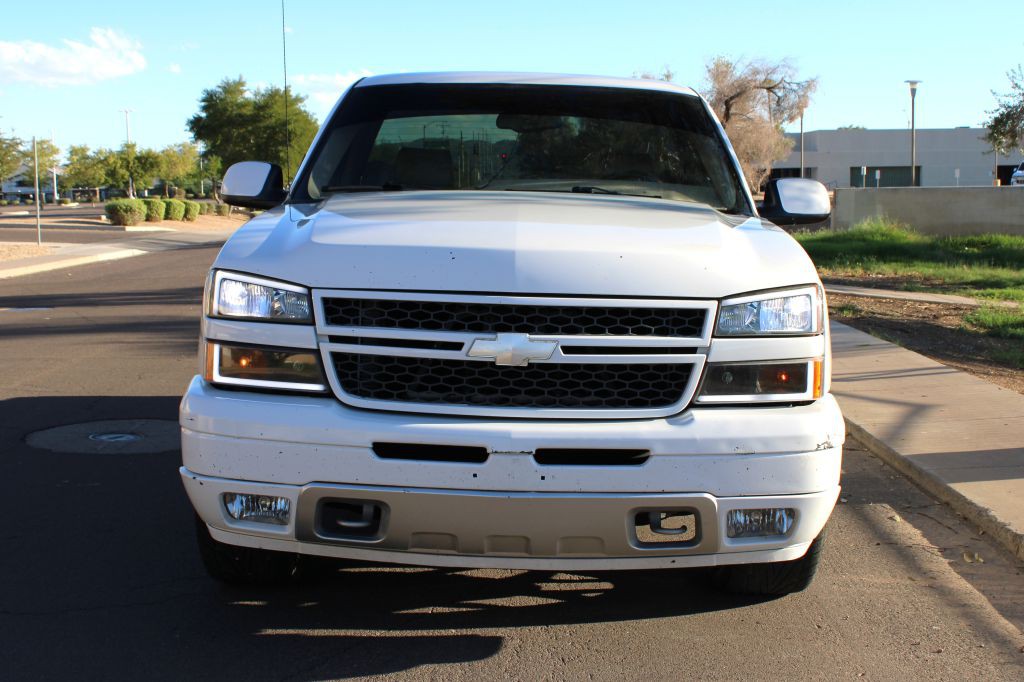 2005 Chevrolet Silverado 1500 Image 2