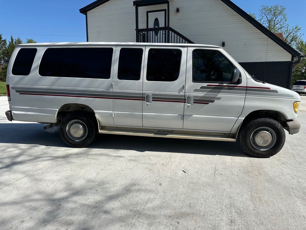 1998 Ford Econoline Image 3