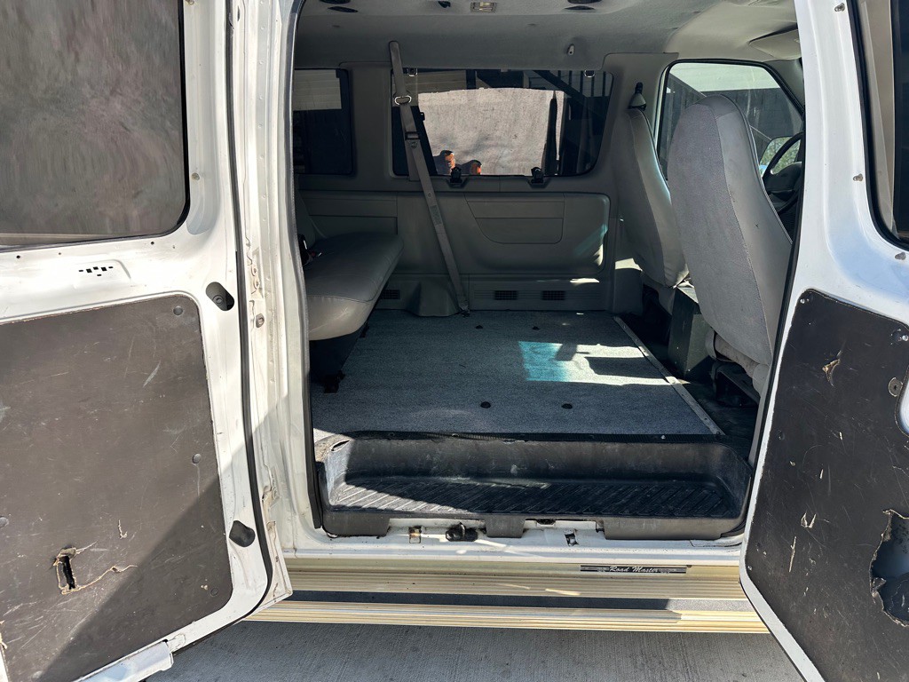 1998 Ford Econoline Image 8
