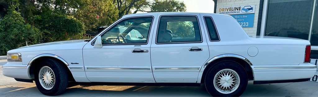 1997 Lincoln Town Car Image 4