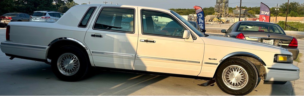 1997 Lincoln Town Car Image 5