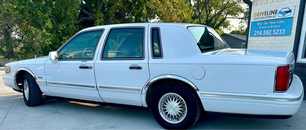 1997 Lincoln Town Car Image 6