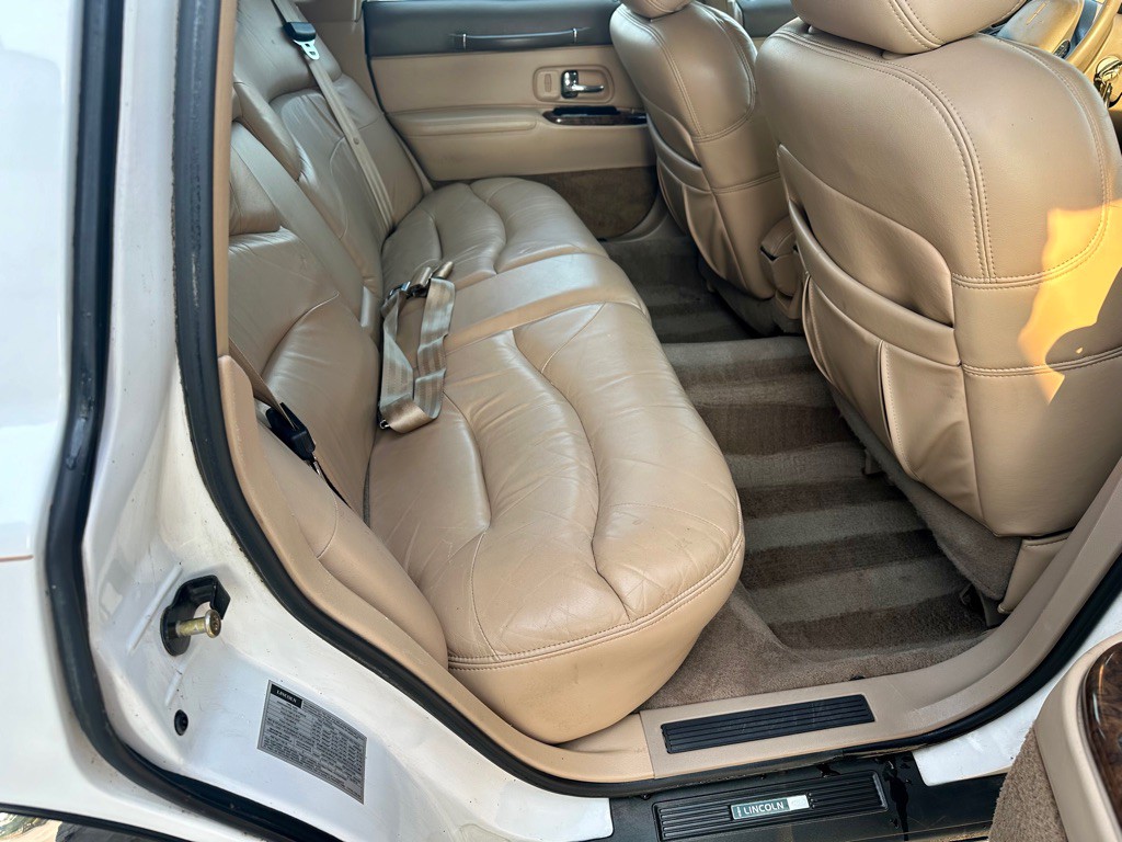1997 Lincoln Town Car Image 14