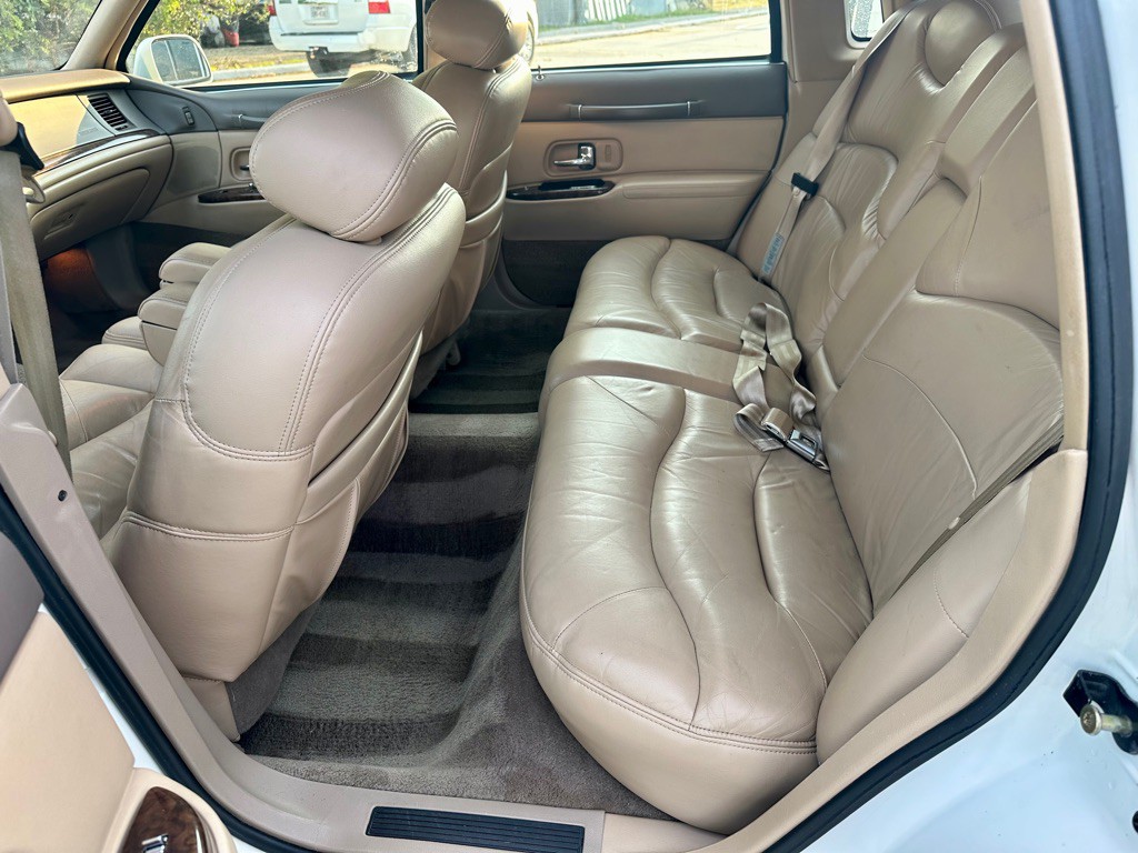 1997 Lincoln Town Car Image 16