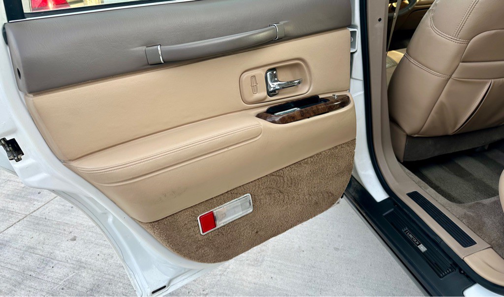 1997 Lincoln Town Car Image 17