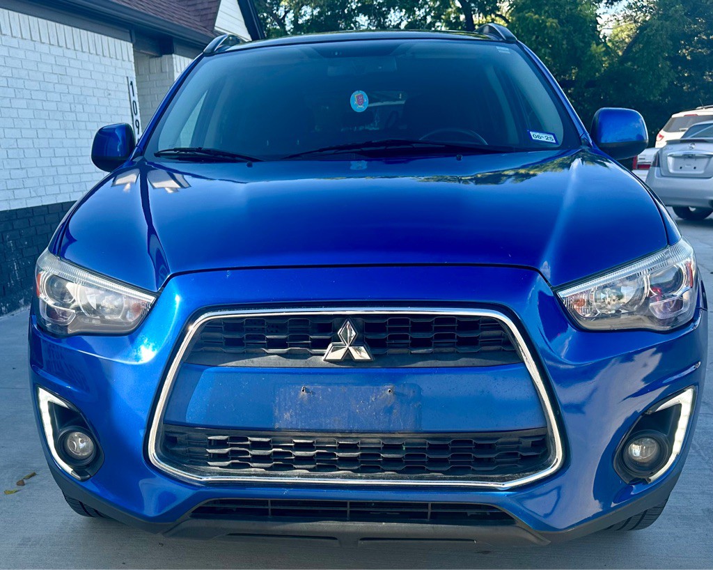 2015 Mitsubishi Outlander Image 2