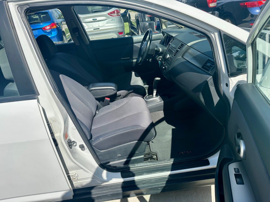 2009 Nissan Versa Image 11