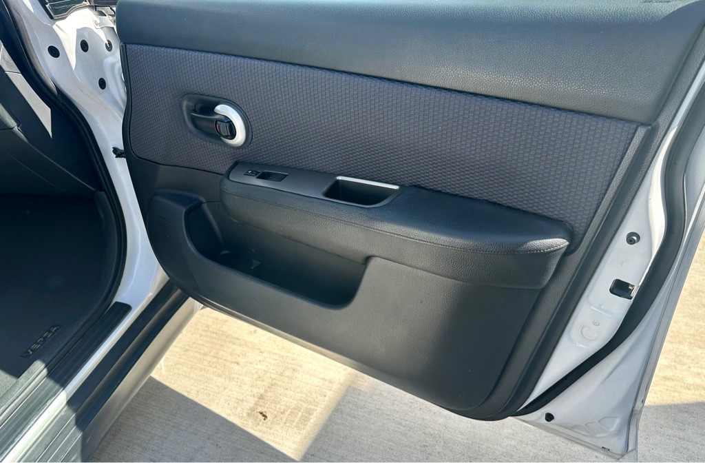 2009 Nissan Versa Image 12