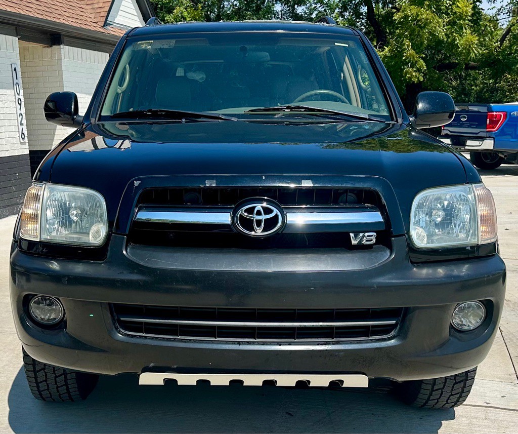 2006 Toyota Sequoia Image 2