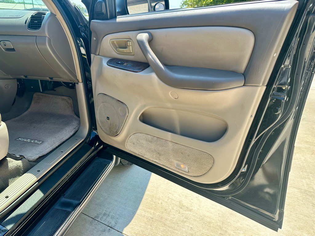 2006 Toyota Sequoia Image 12
