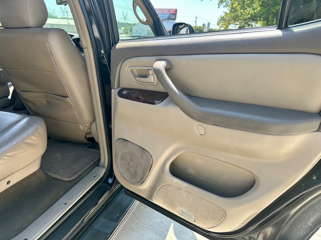 2006 Toyota Sequoia Image 16