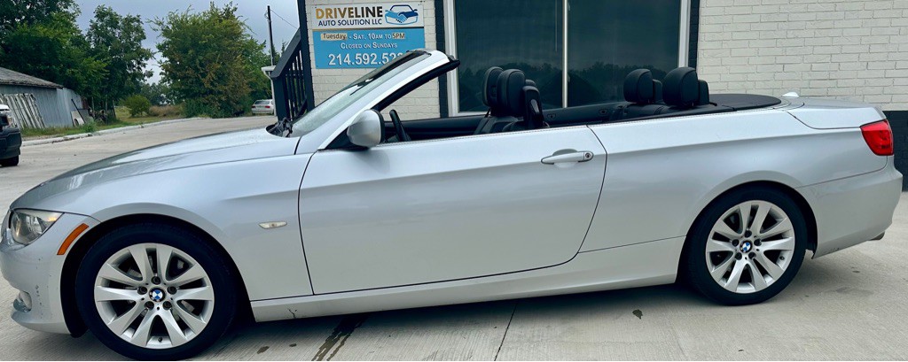 2011 BMW 3 Series Image 2