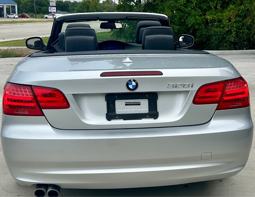 2011 BMW 3 Series Image 6