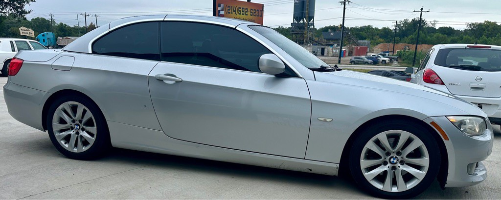 2011 BMW 3 Series Image 11