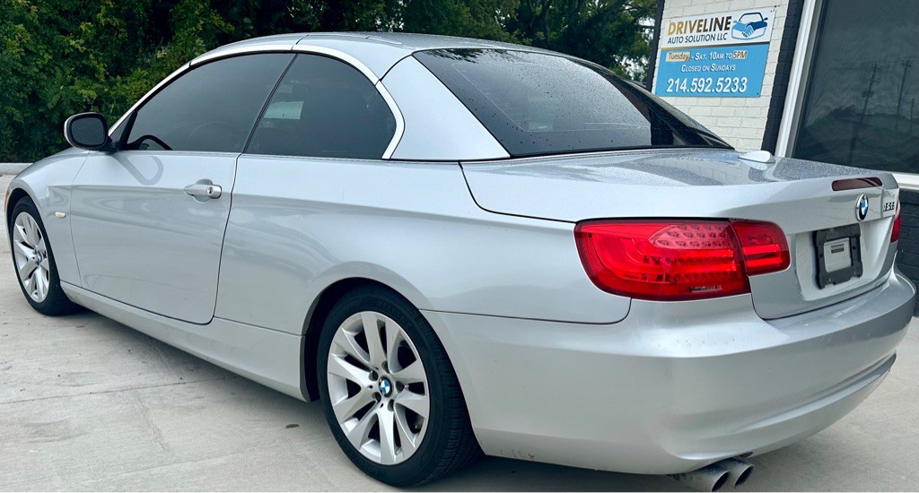 2011 BMW 3 Series Image 12