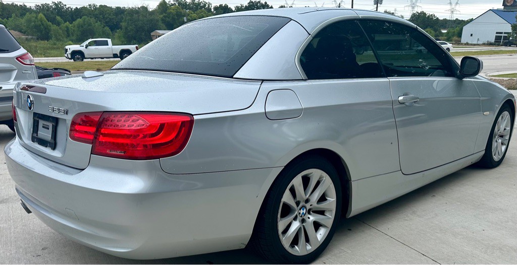 2011 BMW 3 Series Image 14