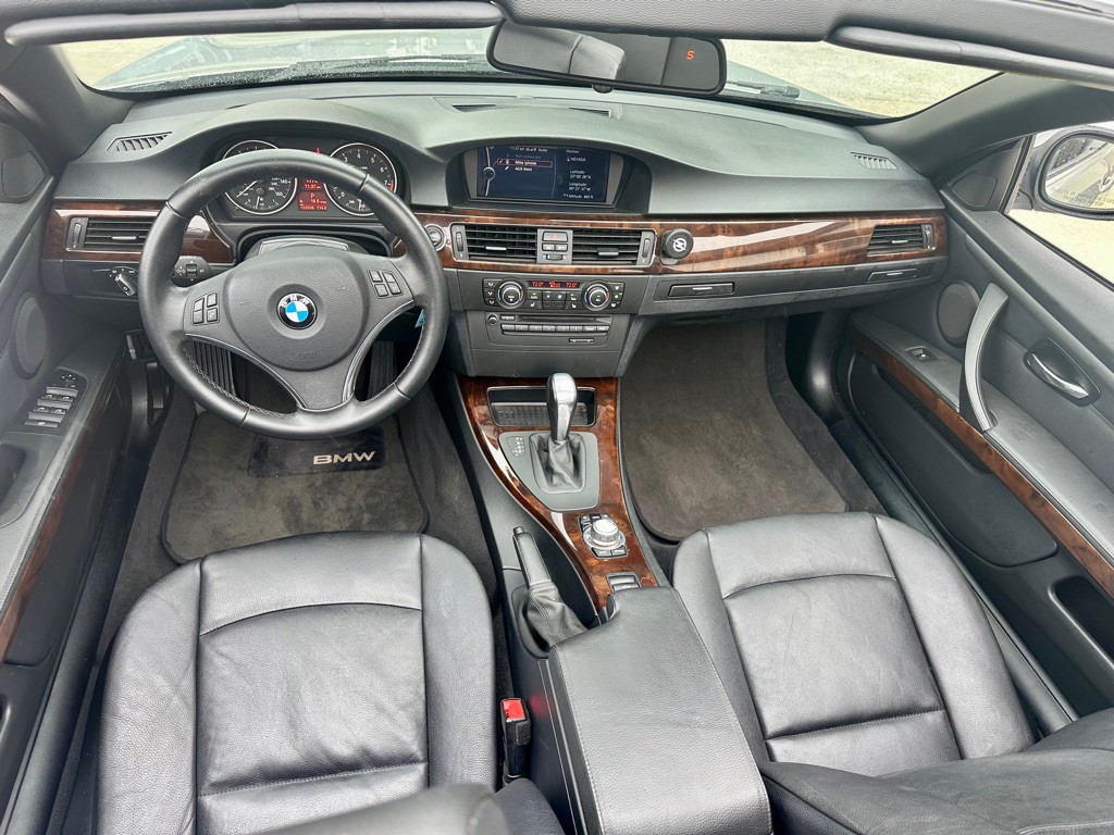 2011 BMW 3 Series Image 15
