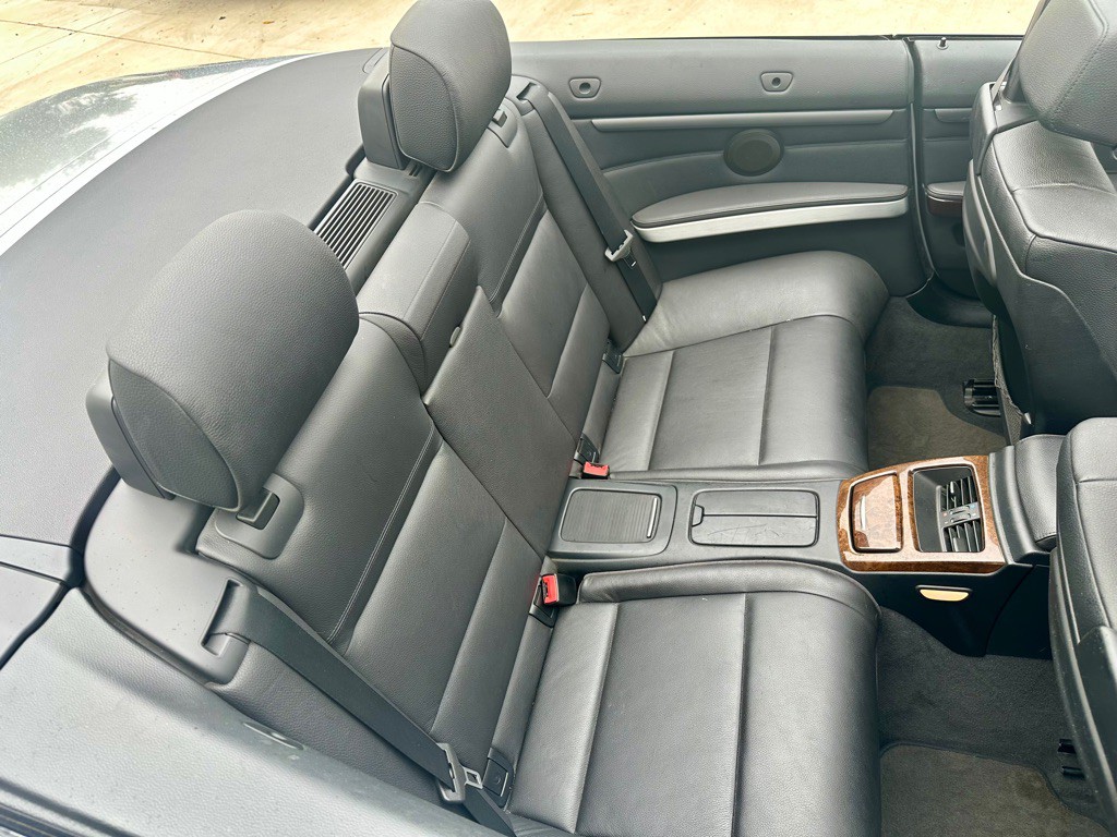 2011 BMW 3 Series Image 18