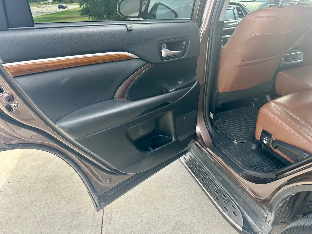 2019 Toyota Highlander Image 16