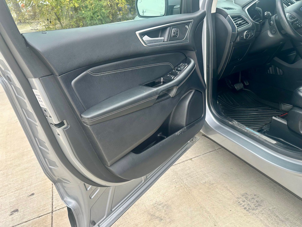 2020 Ford Edge Image 10