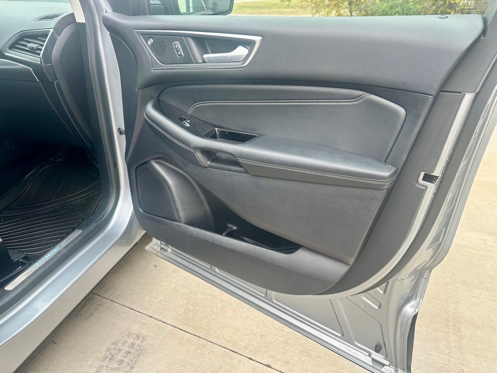 2020 Ford Edge Image 12