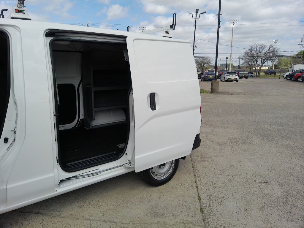 2014 Nissan NV200 Image 15